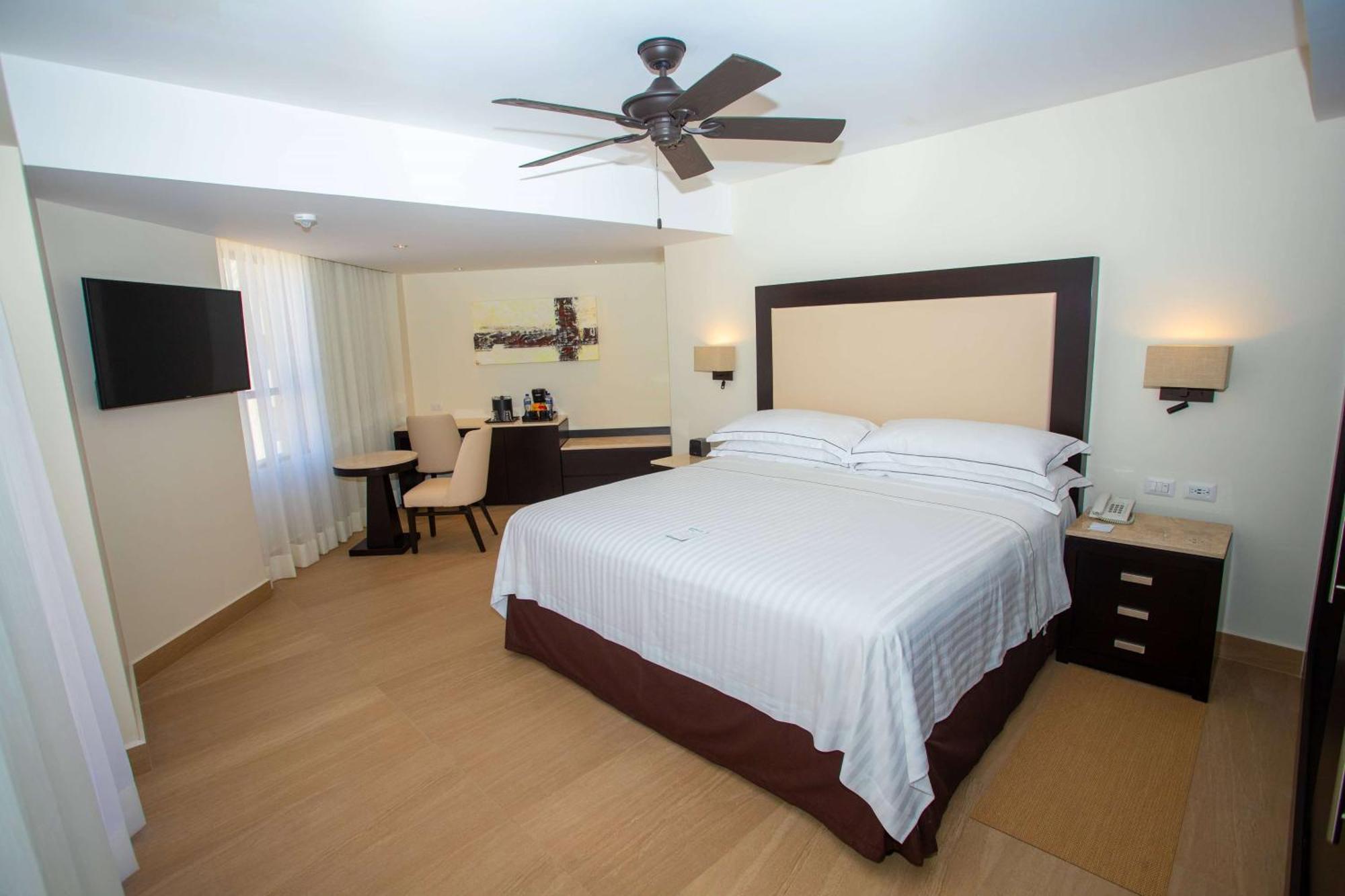Habitación Doble Deluxe con balcón y vistas al mar